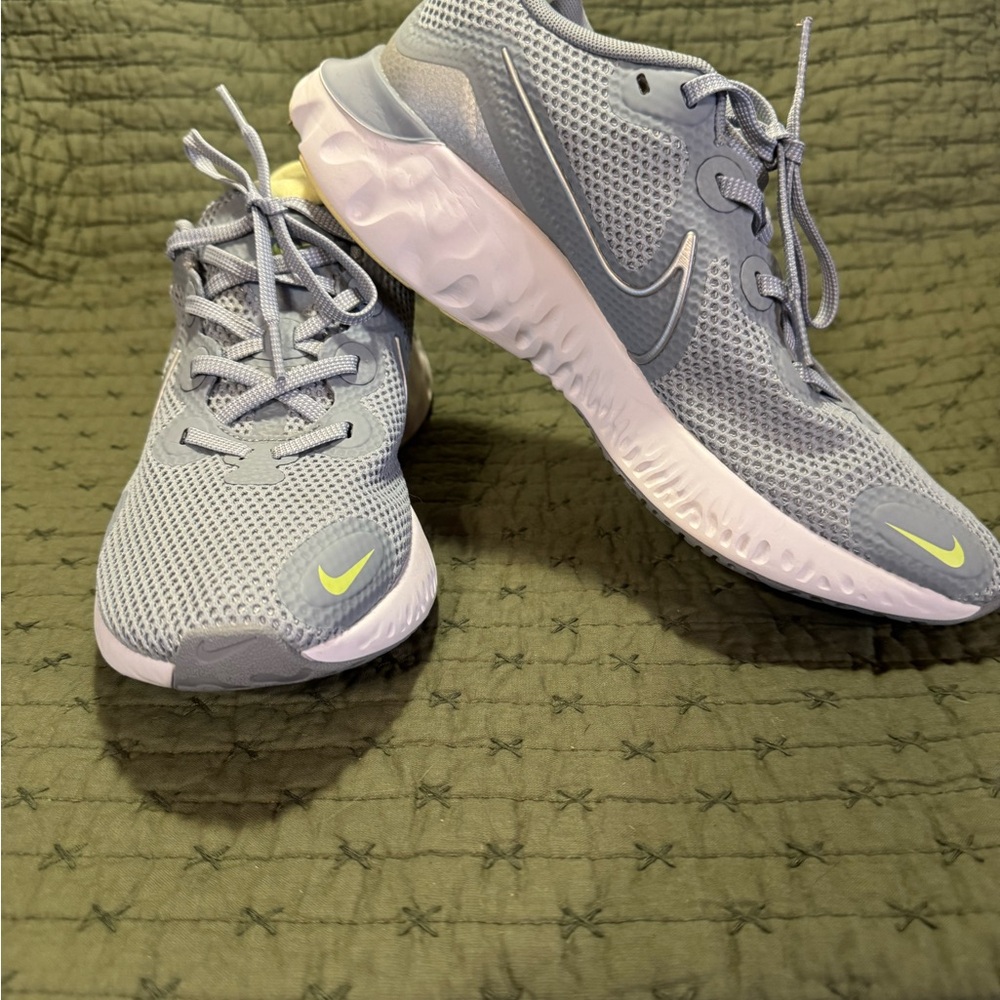 Nike Women's Gray and Yellow Sneakers